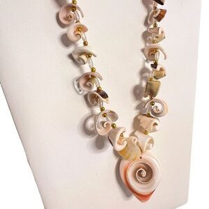 VINTAGE Women's Necklace Natural Cocomurex Luhuanus Sea Shell Beaded‎ 23 in.